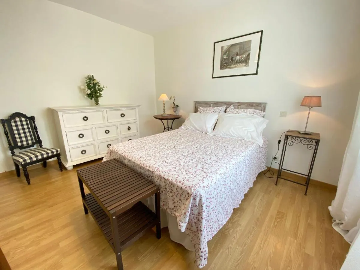 Chambre avec sa salle de bain privée attenante et wc privé Larroque-sur-l'Osse France
